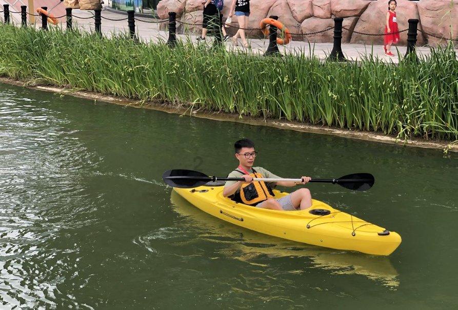 逃离快乐小镇